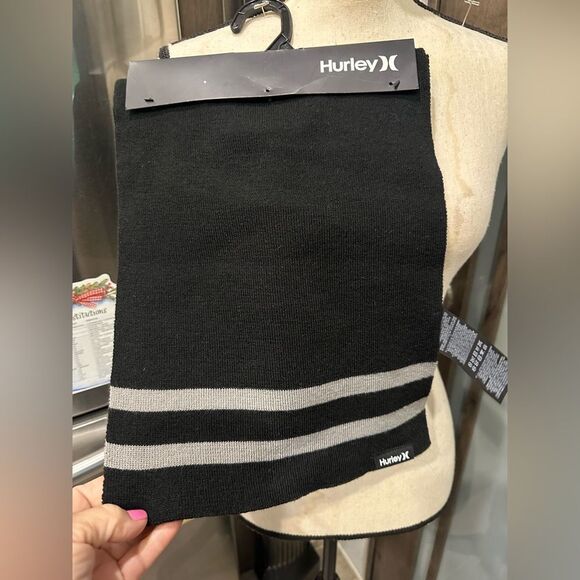NWT Hurley Black Scarf with Gray Stripes - Picture 1 of 4